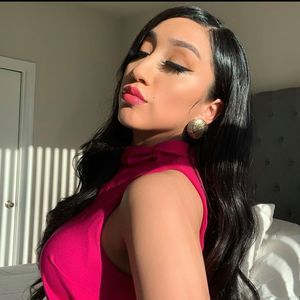 Meet your Posher, Claudia